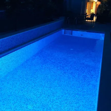 Apartment Garden Near Trogir, With Swimming Pool And Barbecue Area *